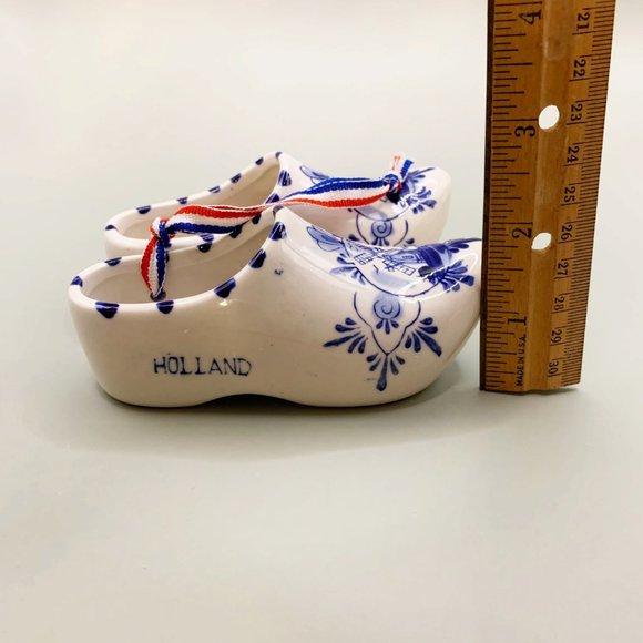 Delft Blue Holland Ceramic Clogs hand painted pair - Picture 8 of 9